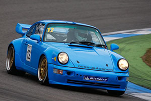 Bild von einem blauen Porsche